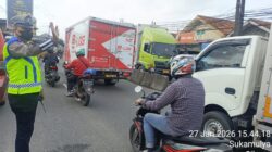 Polsek Cikupa Laksanakan PECAK Sore, Kawal Arus Lalu Lintas Jam Pulang Kerja