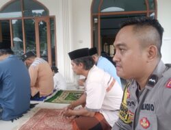 Bhabinkamtibmas Polsek Cikupa Laksanakan Shalat Jumat Keliling di Desa Bojong