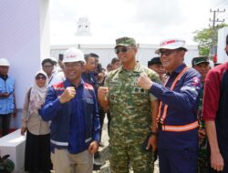 Wakil Panglima TNI Dampingi Presiden RI Tinjau Pembangunan Rumah Hunian Danantara di Aceh Tamiang