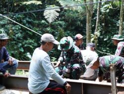 Pengelasan Besi WF Jadi Tahap Krusial Pembangunan Jembatan TMMD Ke-127 Di Desa Krisik
