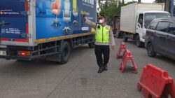 Personel Polsek Cikupa Laksanakan Pengaturan Lalu Lintas di Perempatan Cikupa Mas