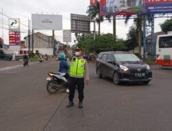 Polsek Cikupa Laksanakan Pengaturan Lalu Lintas Pagi di Cikupamas