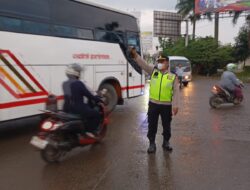Protap Pagi Polsek Cikupa, Atur Lalu Lintas di Simpang Cikupa Mas