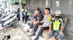 Bhabinkamtibmas Sukamulya Sambang Tokoh Pemuda, Sampaikan Pesan Kamtibmas di Bulan Puasa