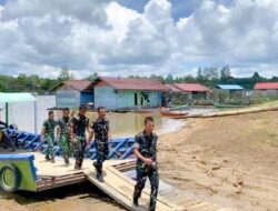 Meski Jauh dari Masjid, Satgas TMMD Wiltas Ke-127 Tetap Tunaikan Sholat Jumat