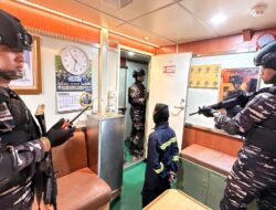 Tingkatkan Profesional Prajurit, Satkat Armada III Latihan VBSS di KRI Panah-626