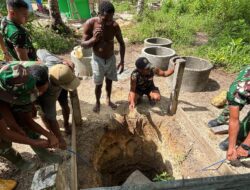 TMMD Ke-127 Kodim 1804/Kaimana Kembali Laksanakan Pemasangan Cincin Sumur Air Bersih di Kampung Sisir