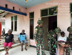 Satgas Yonif 763/SBA Pos Kokas Laksanakan Pemeriksaan Kesehatan Gratis Secara Door to Door