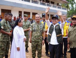 Wakil Ketua I Satgas PRR Letjen TNI Richard Tampubolon Dampingi Menko PMK Penyerahan Bantuan Stimultan Rumah Rusak Pascabencana di Sumatera