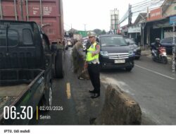 Personel Lantas Polsek Cikupa Laksanakan Pengaturan Arus Lalu Lintas Pagi Hari