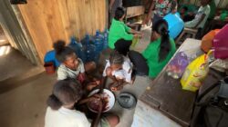 Persit Kodim 1804/Kaimana Bantu Siapkan Santap Siang TMMD ke-127, Warga Kampung Sisir Antusias Ikut Membantu 9 IMG 20260302 WA0050