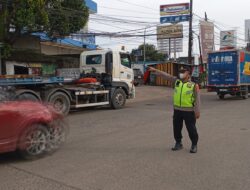IPTU Rusandi Pimpin Pergelaran Cepat (Pecak) Sore Hari di Perempatan Cikupa Mas
