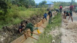 Personel Satgas TMMD Ke-127 Kodim 1514/Morotai Laksanakan Pemasangan Mal dan Pengecoran Drainase di Gotalamo 1 IMG 20260304 WA0006 2