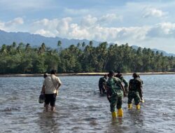 Tembus Perairan Menuju Kampung Sisir, Satgas TMMD ke-127 Kodim 1804/Kaimana Wujudkan Pengabdian Tanpa Batas