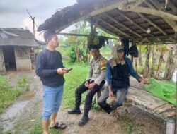 Bripka Ristyanto Sambangi Warga Desa Cibadak, Perkuat Komunikasi dan Harkamtibmas