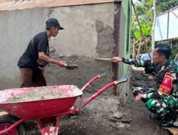 Dansatgas TMMD Turun Langsung Bantu Pekerjaan RTLH di Kampung Linggang Amer