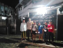 Bripka Ristyanto Laksanakan Pengamanan Sholat Tarawih di Masjid Jami Nurul Nururrohman Cikupa