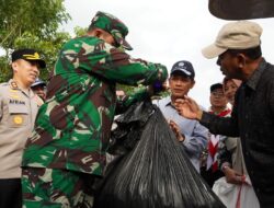 Dandim Bojonegoro Bersama Forkopimda Mendampingi Menteri Lingkungan Hidup Bersih-Bersih Sampah di Pasar Wisata