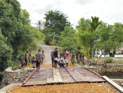 TMMD Ke-127 Kodim 1804/Kaimana Laksanakan Perataan Ujung Jembatan Kampung Marsi Dikebut