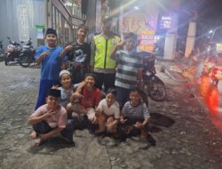 Bripka S. Hamdi Laksanakan Pengamanan Sholat Tarawih di Masjid Baiturrahman Desa Pasir Gadung