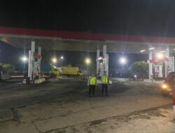 Personel Polsek Cikupa Laksanakan Patroli Mobile dan Pemantauan SPBU di Desa Bojong
