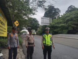 Polsek Cikupa Laksanakan Penyekatan Truk Sumbu Tiga di Pos Dishub Kedaton