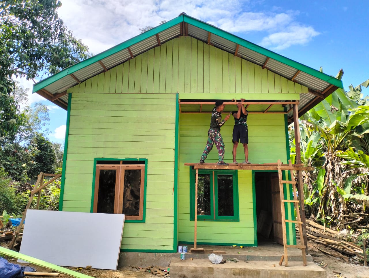 Sentuhan Akhir Satgas TMMD, RTLH Kini Tampak Lebih Cantik dan Nyaman 1 IMG 20260309 WA0024