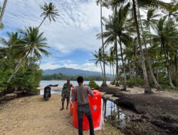 Pengiriman Material ke Kampung Sisir Lewat Jalur Laut