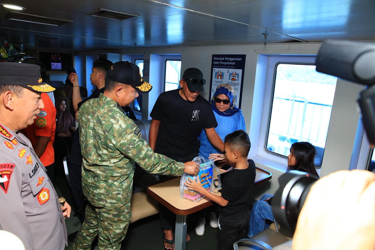 Dukung Kelancaran Mudik, Panglima TNI Bersama Kapolri Tinjau Fasilitas Pelabuhan Merak