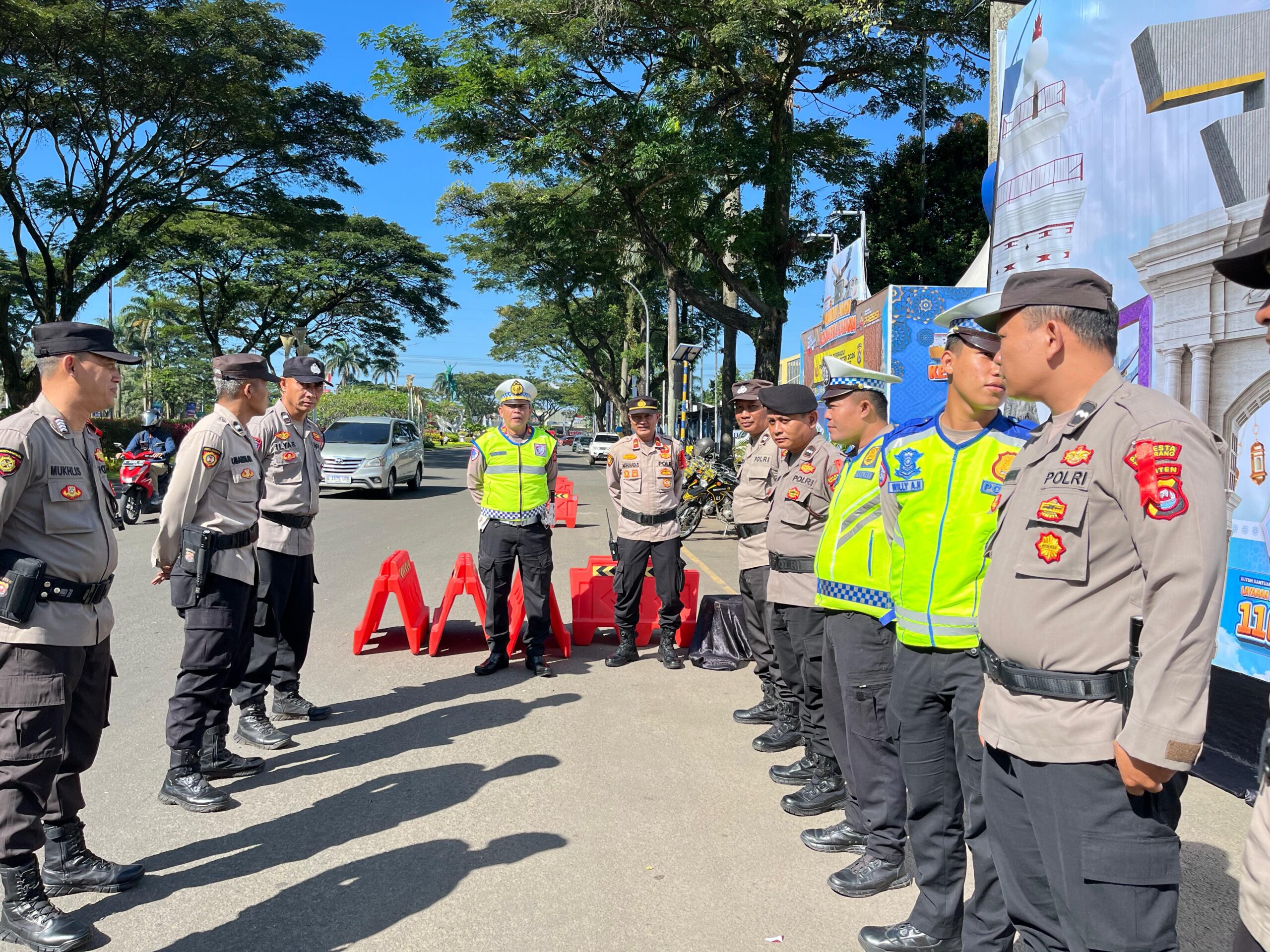 Iptu Udi Muhdi Pimpin Apel Pagi di Pos Terpadu Citra Raya, Tekankan Kesiapsiagaan Petugas