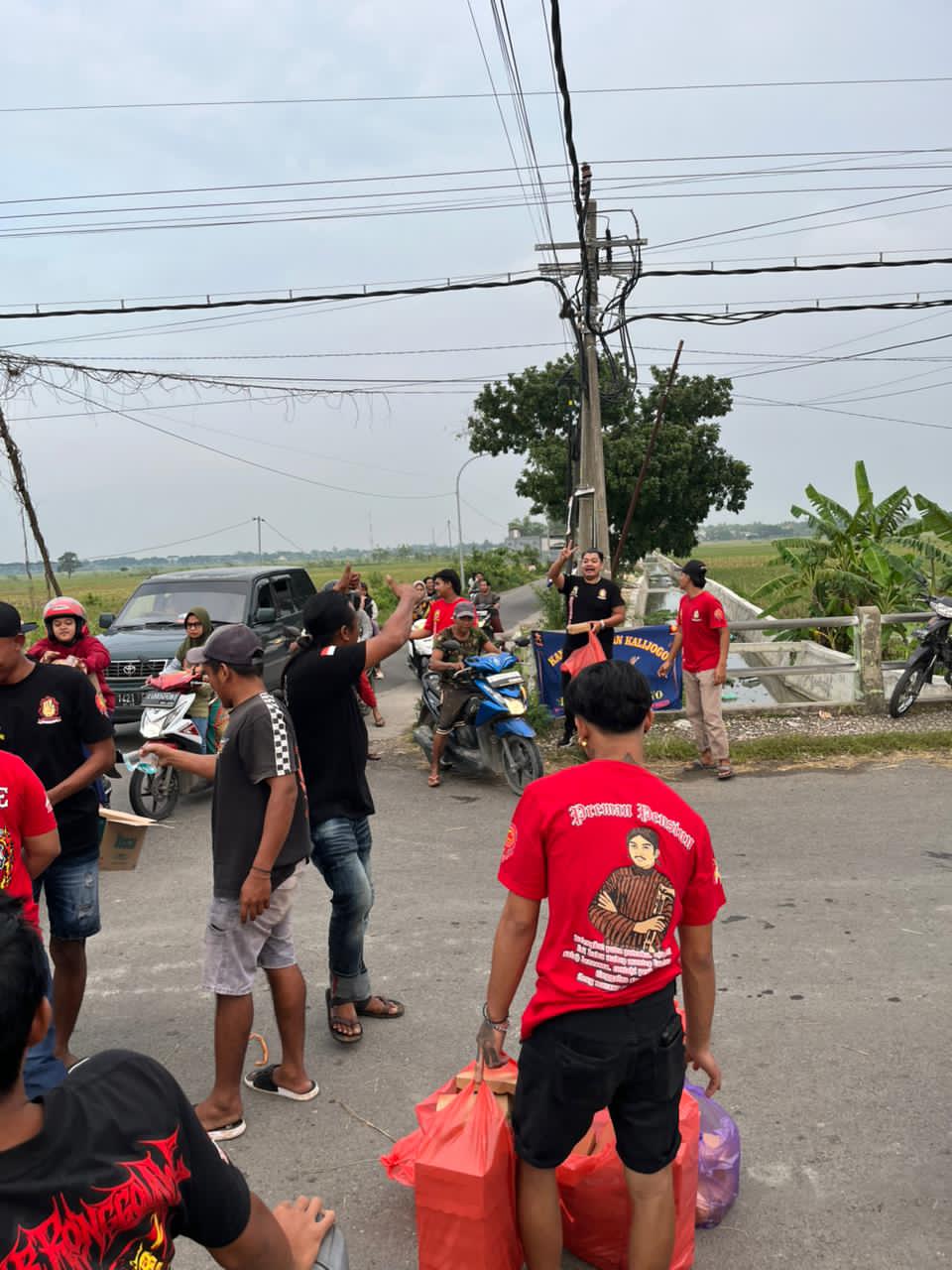 Semarak Ramadan, LRN Widang Berbagi Takjil untuk Masyarakat