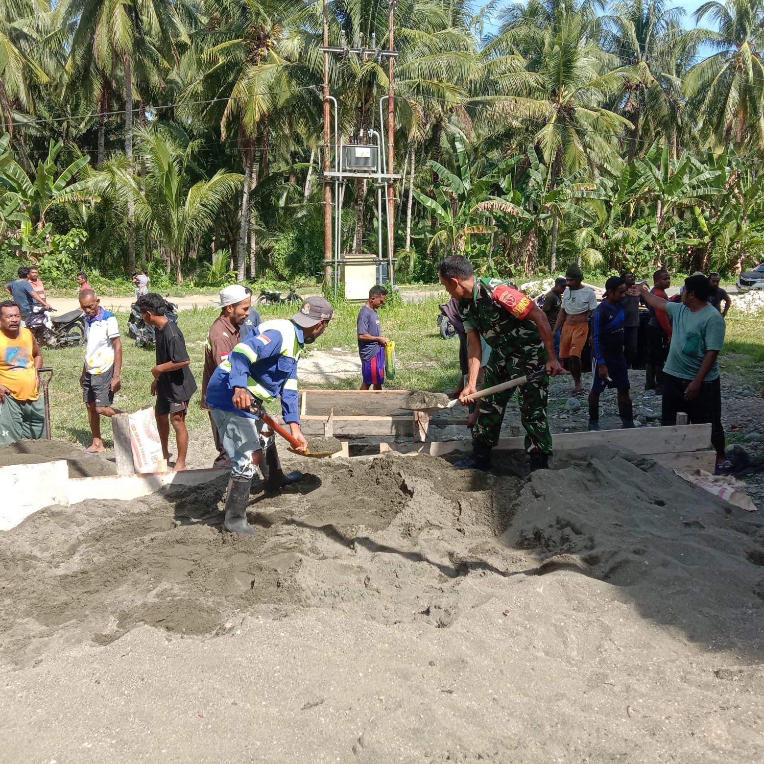 Semangat Gotong Royong, Babinsa Koramil 1505-02/Wasile dan Warga Bangun Gereja