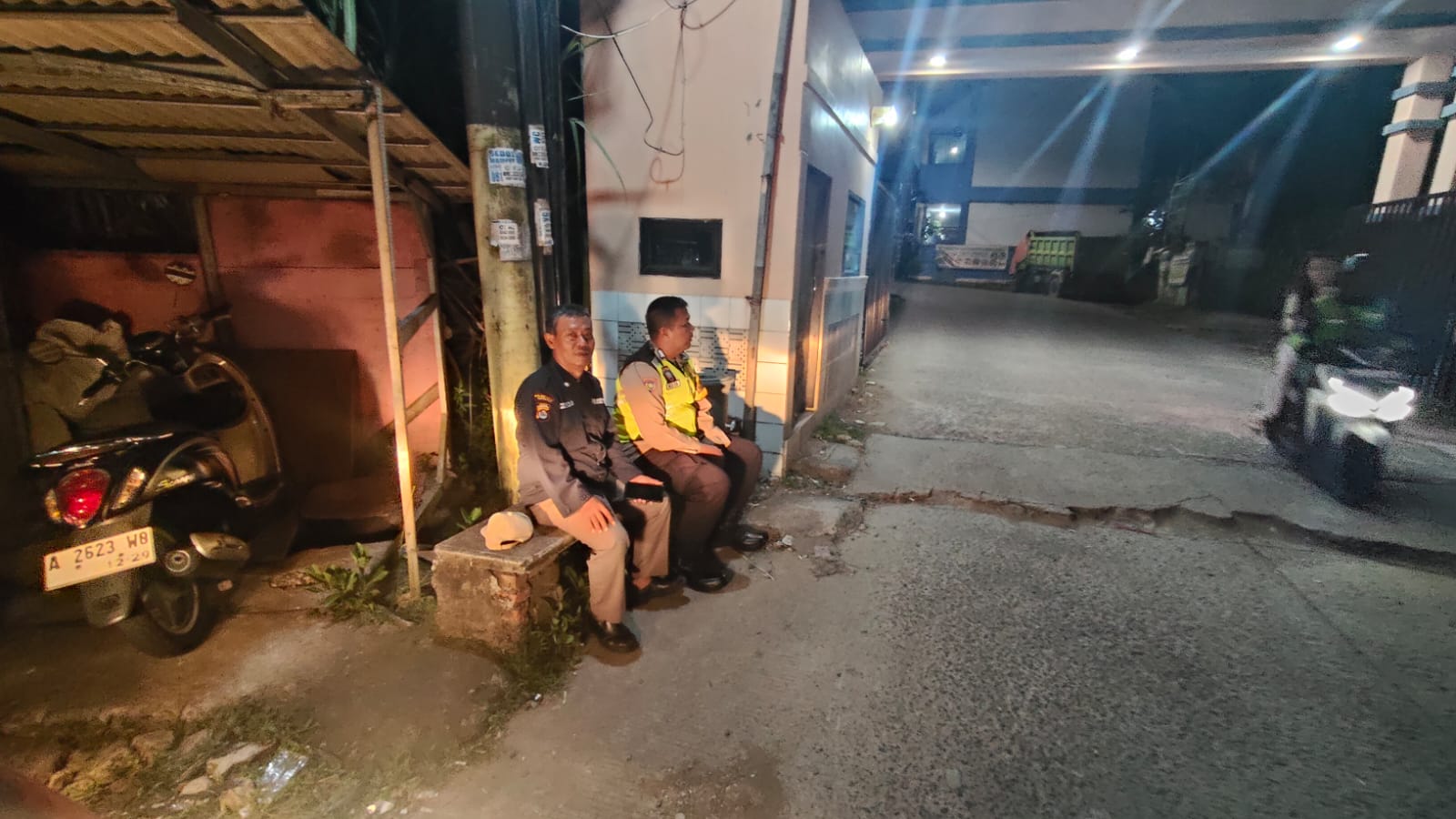 Bhabinkamtibmas Desa Bojong Aktif Sambangi Pos Satkamling, Pererat Sinergitas dengan Warga 1 IMG 20260326 WA0009