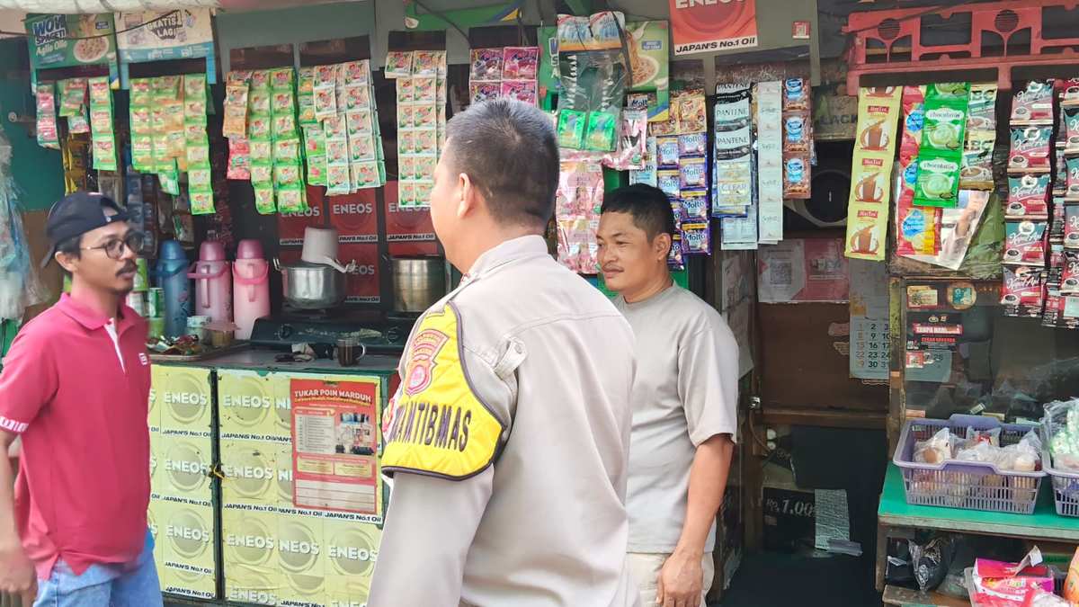 Bhabinkamtibmas Desa Bojong Laksanakan Program Warbin, Pererat Komunikasi dengan Warga