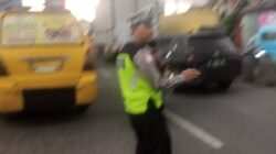 Personel Lantas Polsek Cikupa Gelar PECAK Sore Hari, Atur Lalin di Jalan Raya Serang