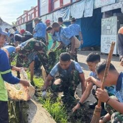 Lanud Sultan Hasanuddin Bersama Satuan TNI AU Wilayah Makassar, Gelar Karya Bakti di TPI dan Pasar Batangase, Maros