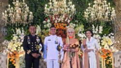 Sakral dan Membanggakan, Tradisi Pedang Pora Warnai Pernikahan Perwira Yonif 2 Marinir 1 IMG 20260401 WA0006