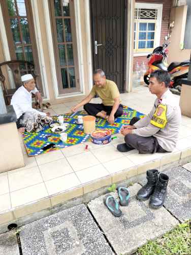 Aipda Ilyas Silaturahmi dengan Tokoh Agama dan Masyarakat Sukamulya