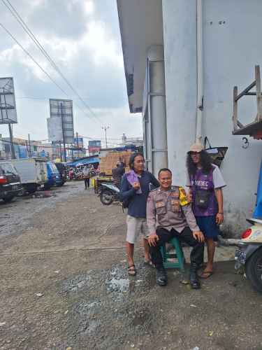 Bhabinkamtibmas Desa Cikupa Laksanakan Program Poliran di Pasar Desa Cikupa