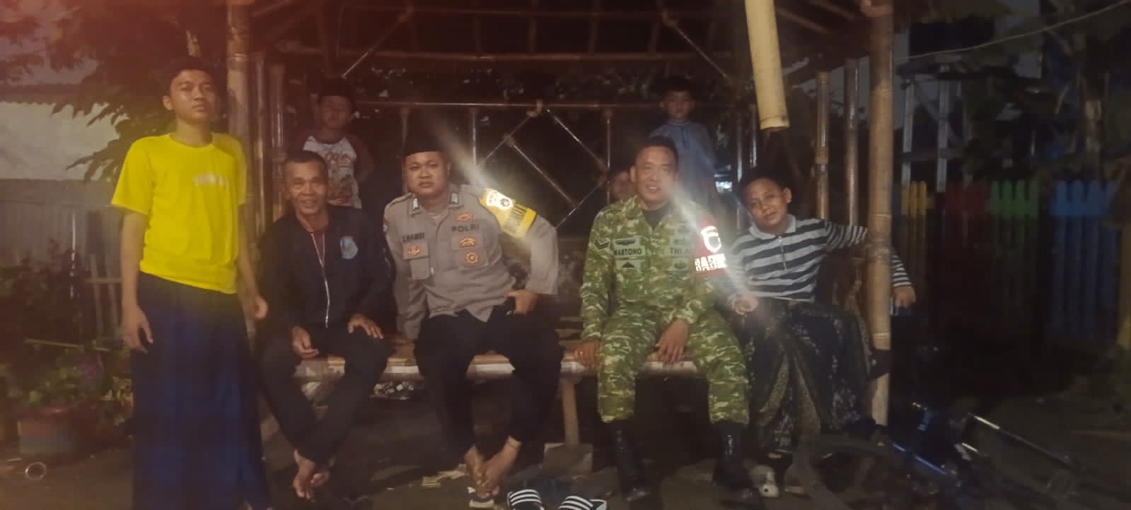 Polsek Cikupa Ronda Siskamling Bersama Warga, Perkuat Keamanan Lingkungan