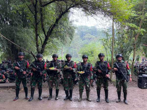 Yonif 2 Marinir Gelar Syukuran Kenaikan Pangkat Prajurit di Medan Latihan Rajamandala