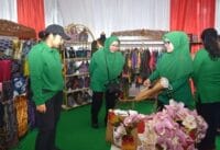 Merajut Harapan Lewat Sasirangan, Kisah Inspiratif Anggota Persit Asal Kalimantan Selatan