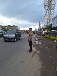 IPTU Rusandi dan Aiptu Asep Kusheri Atur Lalu Lintas Pagi, Ciptakan Kamseltibcar di Cikupa