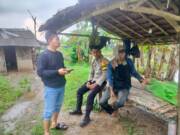 Bhabinkamtibmas Polsek Cikupa Sambangi Warga Cibadak, Sampaikan Himbauan Kamtibmas