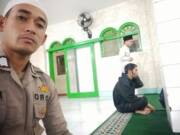 Bhabinkamtibmas Polsek Cikupa Laksanakan Subuh Keliling di Cibadak, Perkuat Kedekatan dengan Masyarakat