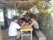 Bhabinkamtibmas Cikupa Sambangi Warga Cibadak, Bangun Komunikasi dan Jaga Kamtibmas