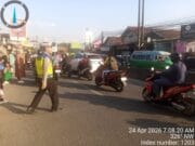 PECAK Pagi, Aiptu Asep Kusheri Atur Arus Lalu Lintas di Jalan Raya Serang