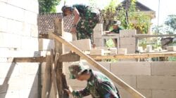 Sinergi TNI AD dan Marinir TNI AL, TMMD ke-128 Kodim 0820/Probolinggo Libatkan Yonarhanud 2 Marinir Surabaya Dalam pembangunan RTLH