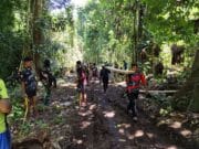 Kerja Sama Yang Solid, Satgas TMMD Ke-128 Kodim 1801/Manokwari Bersama Warga Buat Mal Untuk Pengecoran Jalan