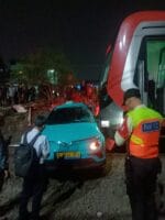 Diduga Dipicu Mobil Mogok, Kecelakaan Kereta Hebat Guncang Stasiun Bekasi Timur